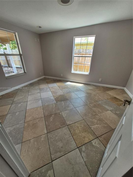 For Sale: $419,900 (3 beds, 3 baths, 1638 Square Feet)