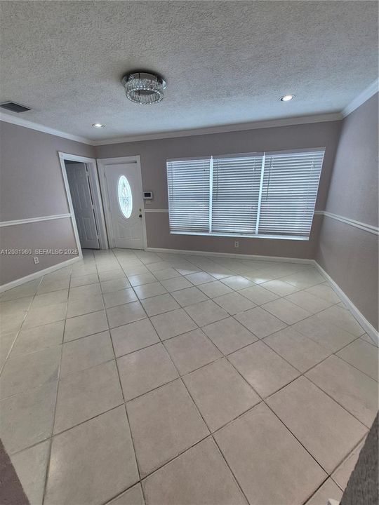 For Sale: $419,900 (3 beds, 3 baths, 1638 Square Feet)