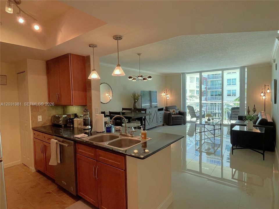 For Rent: $2,800 (1 beds, 1 baths, 792 Square Feet)