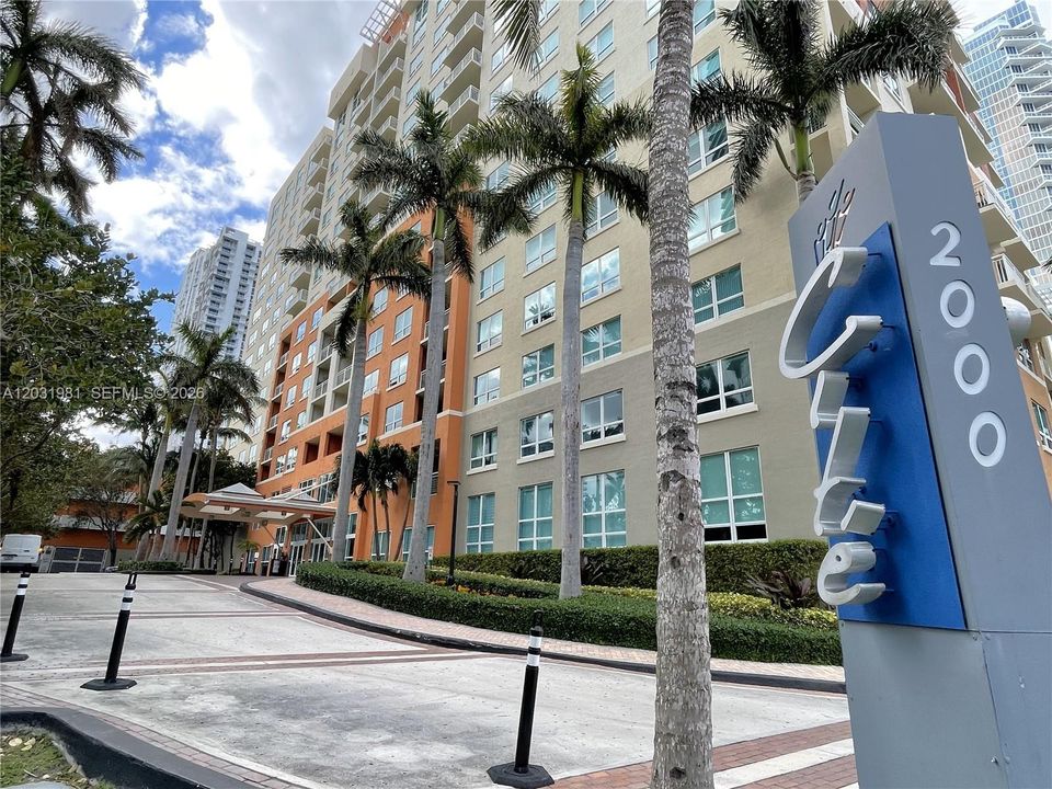For Rent: $2,800 (1 beds, 1 baths, 792 Square Feet)
