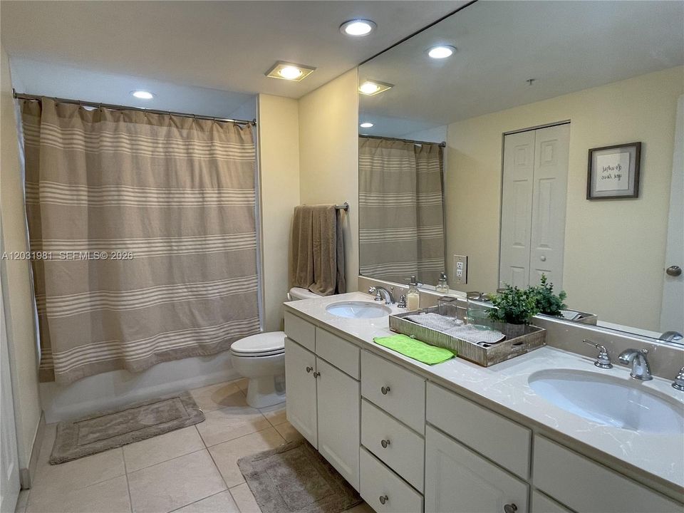 For Rent: $2,800 (1 beds, 1 baths, 792 Square Feet)