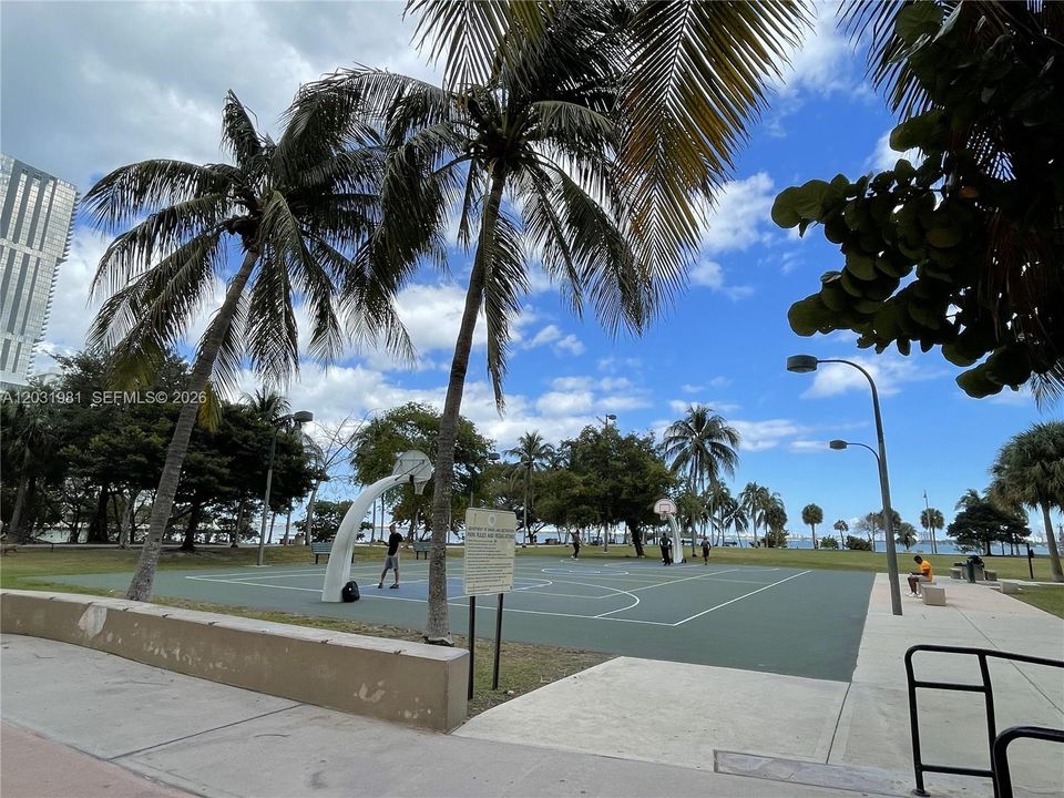 For Rent: $2,800 (1 beds, 1 baths, 792 Square Feet)
