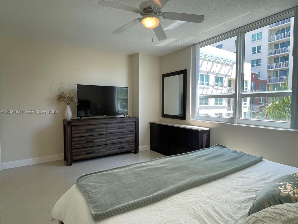 For Rent: $2,800 (1 beds, 1 baths, 792 Square Feet)