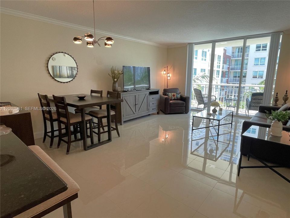 For Rent: $2,800 (1 beds, 1 baths, 792 Square Feet)