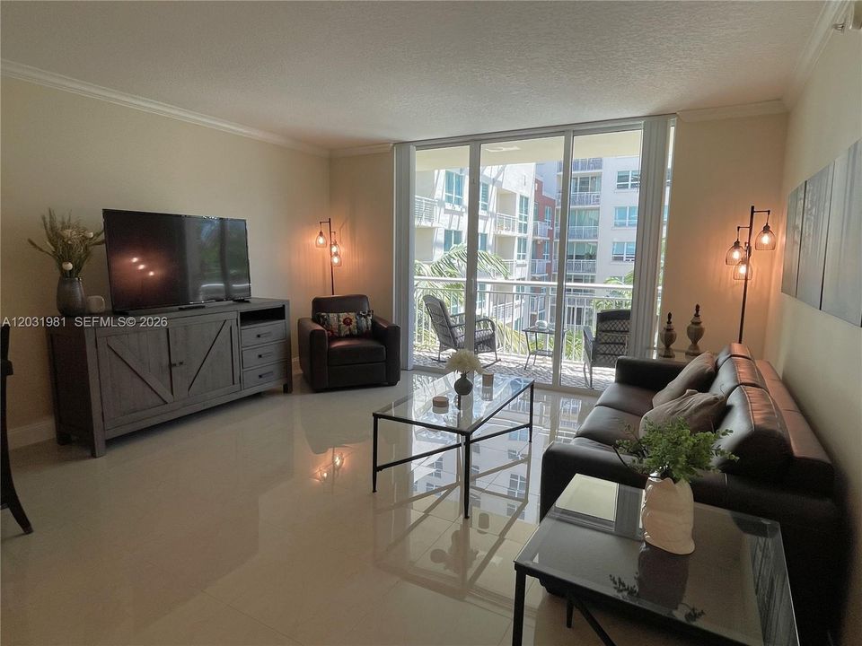 For Rent: $2,800 (1 beds, 1 baths, 792 Square Feet)