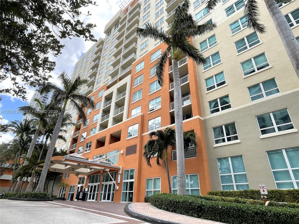 For Rent: $2,800 (1 beds, 1 baths, 792 Square Feet)