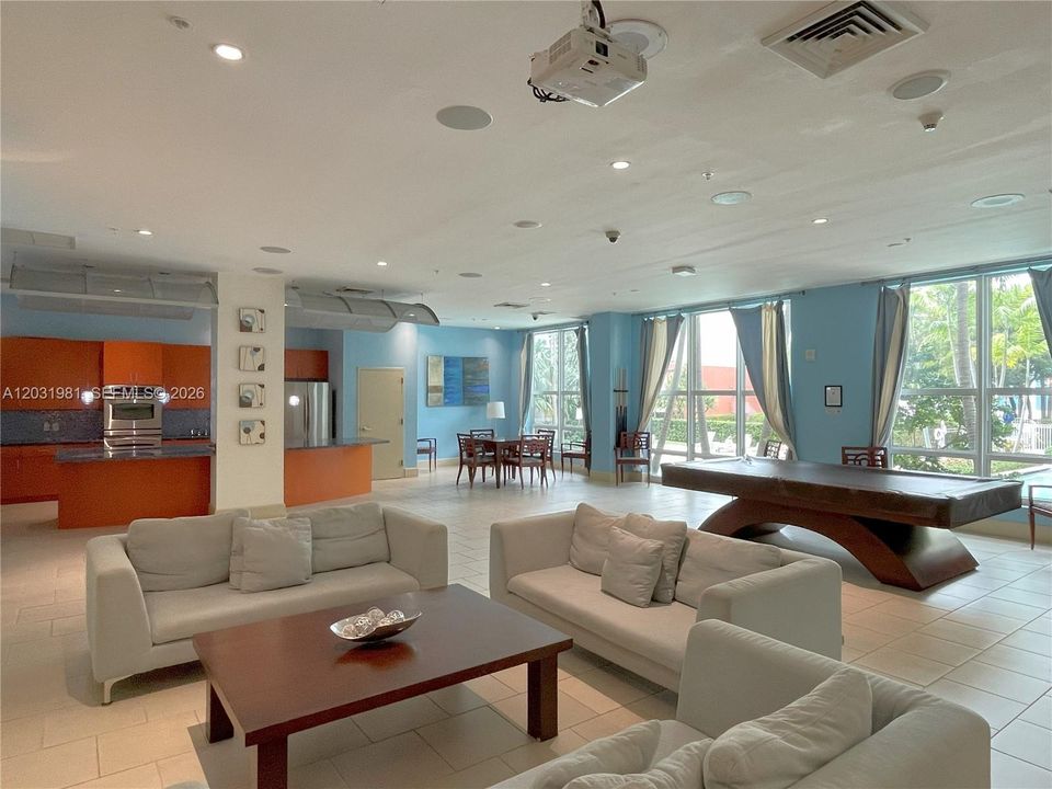 For Rent: $2,800 (1 beds, 1 baths, 792 Square Feet)