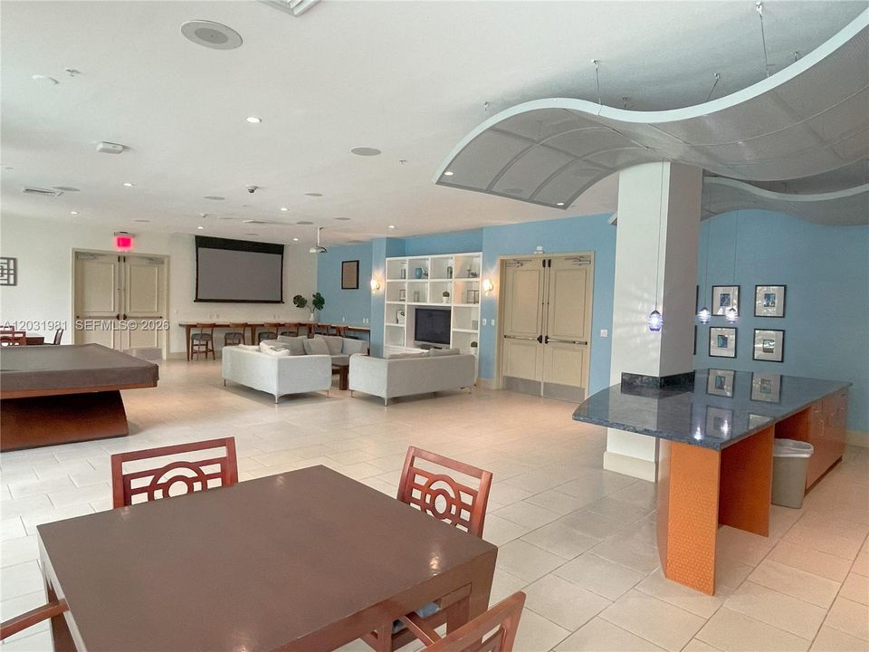 For Rent: $2,800 (1 beds, 1 baths, 792 Square Feet)