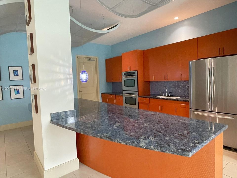 For Rent: $2,800 (1 beds, 1 baths, 792 Square Feet)