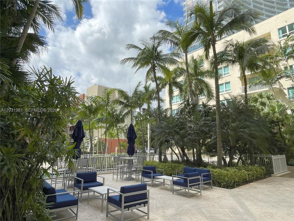 For Rent: $2,800 (1 beds, 1 baths, 792 Square Feet)
