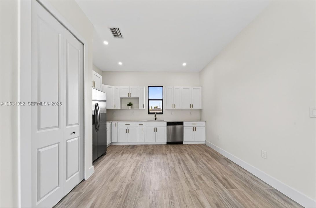 For Sale: $749,000 (3 beds, 3 baths, 2301 Square Feet)
