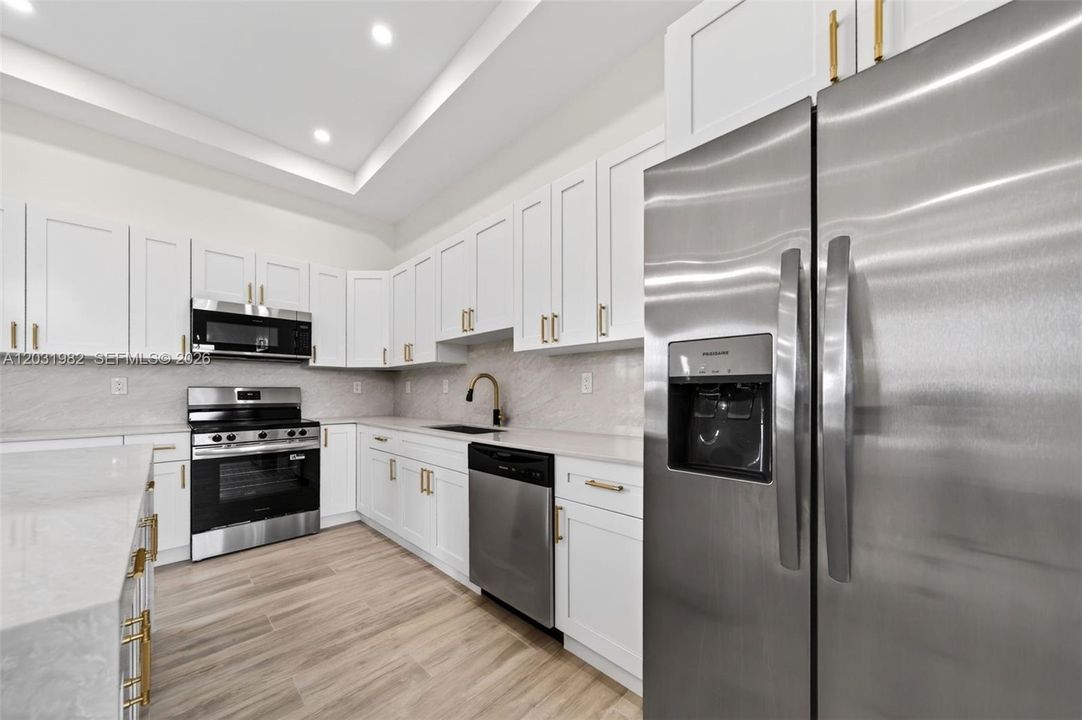 For Sale: $749,000 (3 beds, 3 baths, 2301 Square Feet)