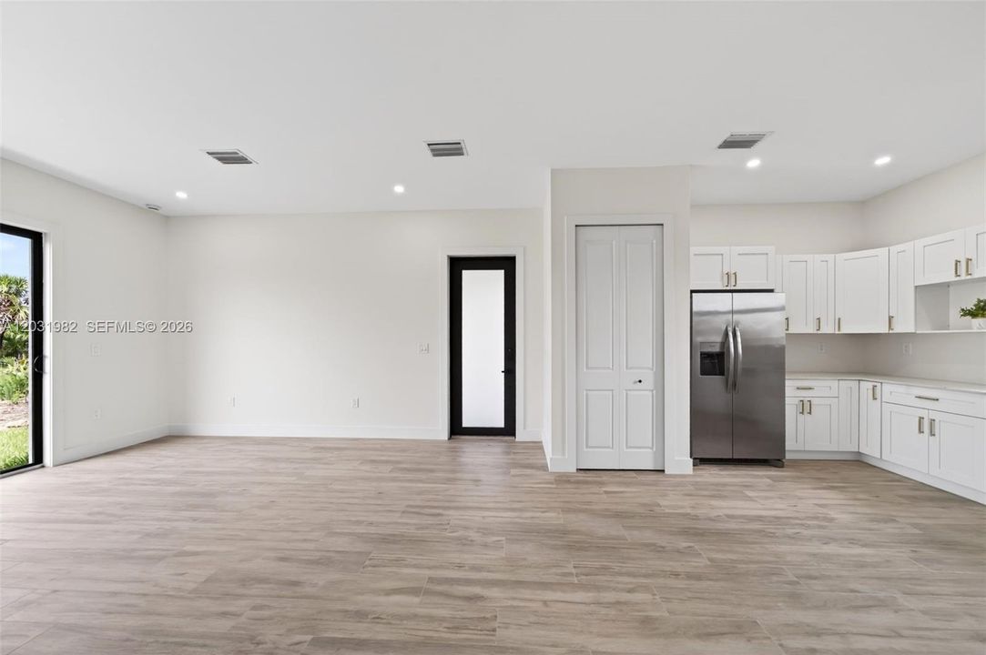 For Sale: $749,000 (3 beds, 3 baths, 2301 Square Feet)