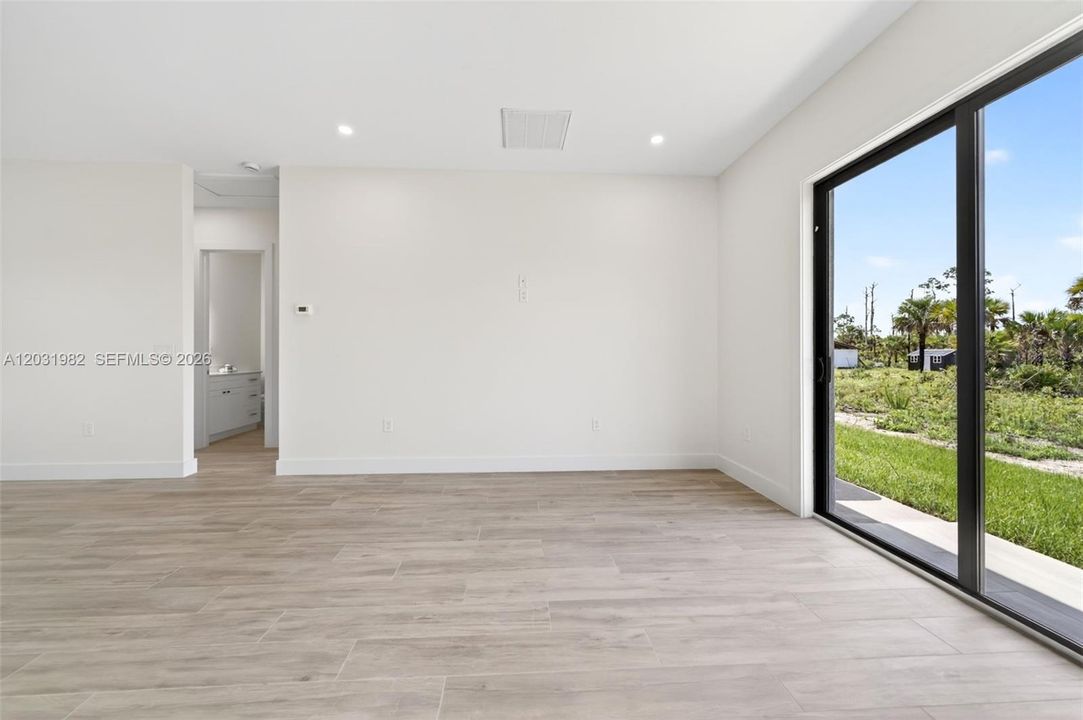For Sale: $749,000 (3 beds, 3 baths, 2301 Square Feet)