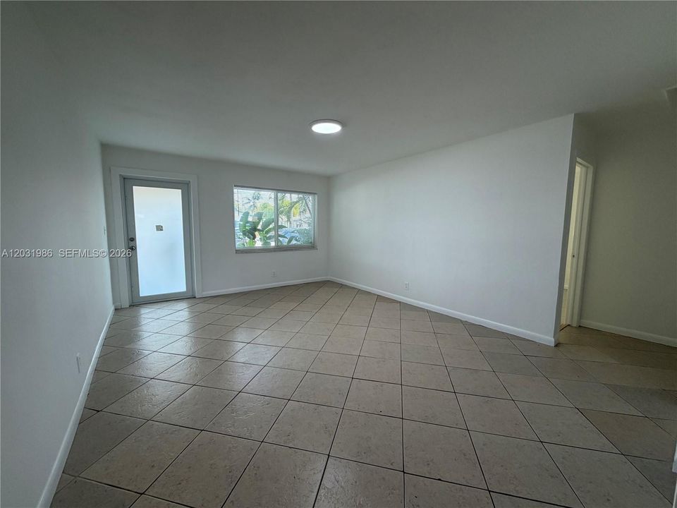 For Rent: $2,200 (2 beds, 1 baths, 2315 Square Feet)