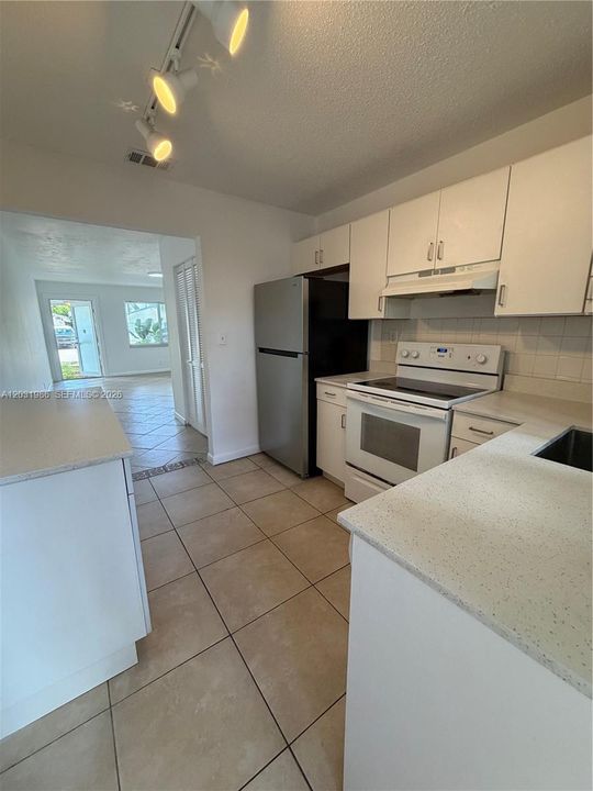For Rent: $2,200 (2 beds, 1 baths, 2315 Square Feet)