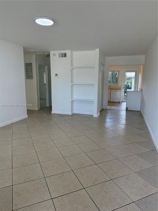 For Rent: $2,200 (2 beds, 1 baths, 2315 Square Feet)