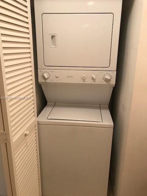 For Rent: $3,600 (2 beds, 2 baths, 1106 Square Feet)