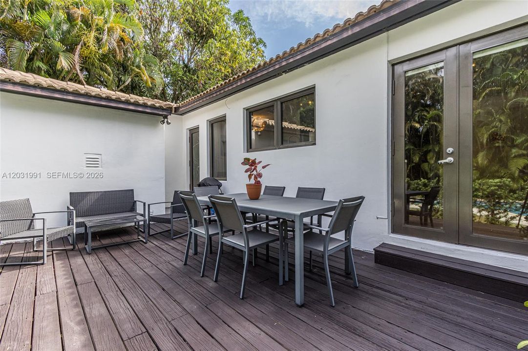 For Sale: $1,290,000 (3 beds, 2 baths, 1252 Square Feet)