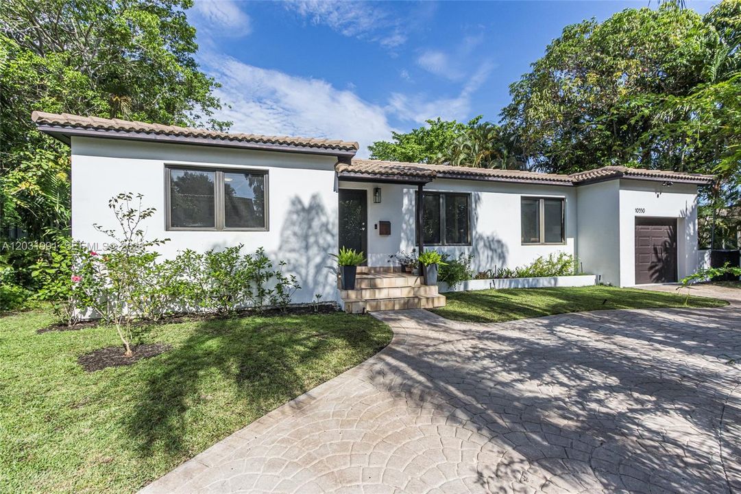 For Sale: $1,290,000 (3 beds, 2 baths, 1252 Square Feet)