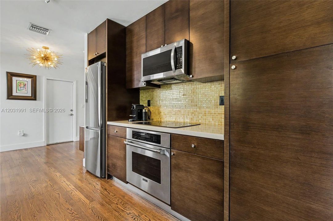 For Sale: $1,290,000 (3 beds, 2 baths, 1252 Square Feet)