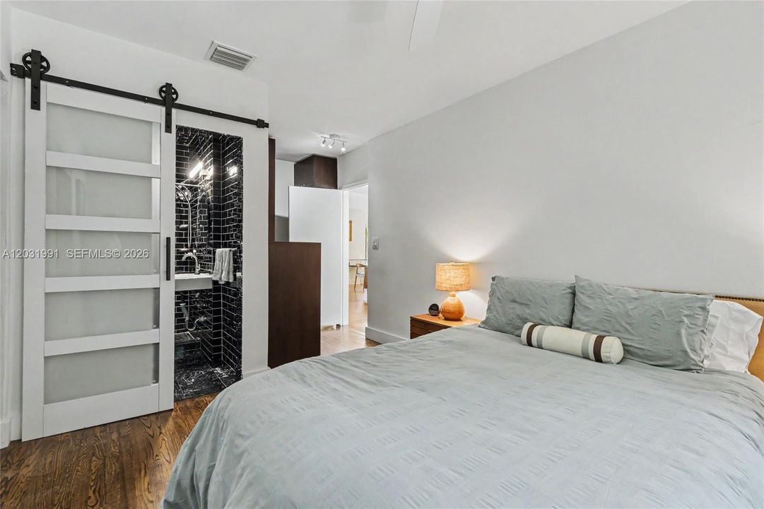 For Sale: $1,290,000 (3 beds, 2 baths, 1252 Square Feet)