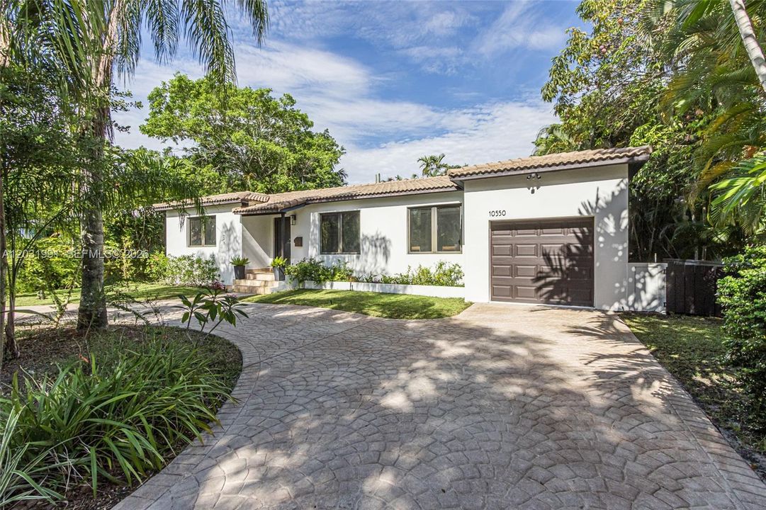 For Sale: $1,290,000 (3 beds, 2 baths, 1252 Square Feet)