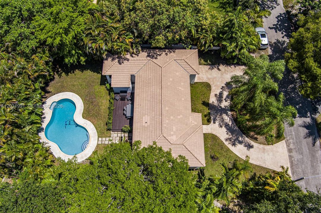 For Sale: $1,290,000 (3 beds, 2 baths, 1252 Square Feet)