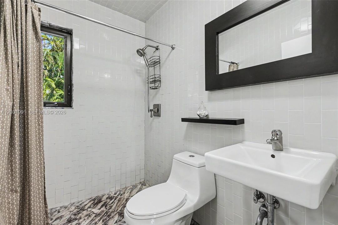 For Sale: $1,290,000 (3 beds, 2 baths, 1252 Square Feet)