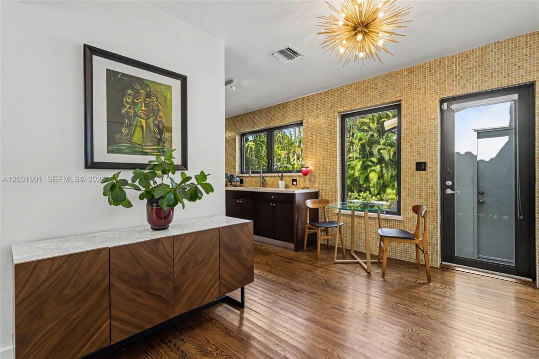 For Sale: $1,290,000 (3 beds, 2 baths, 1252 Square Feet)