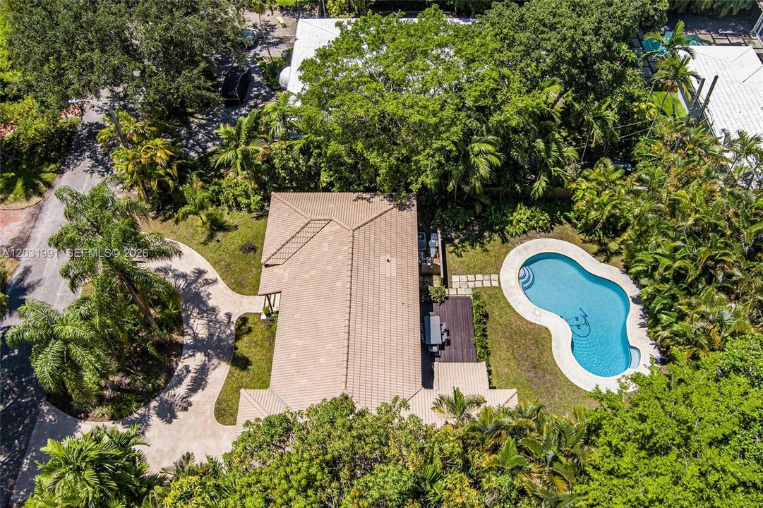 For Sale: $1,290,000 (3 beds, 2 baths, 1252 Square Feet)