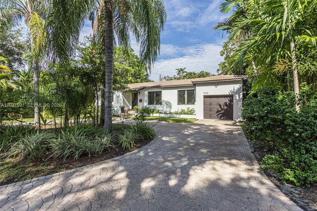 For Sale: $1,290,000 (3 beds, 2 baths, 1252 Square Feet)