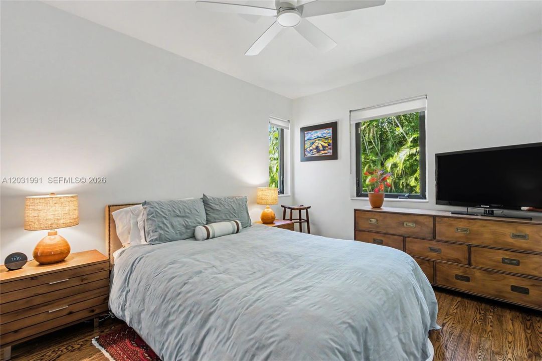 For Sale: $1,290,000 (3 beds, 2 baths, 1252 Square Feet)