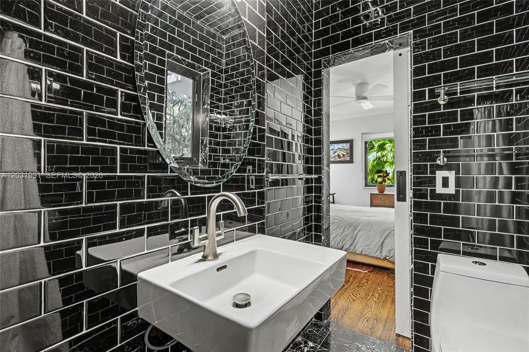 For Sale: $1,290,000 (3 beds, 2 baths, 1252 Square Feet)