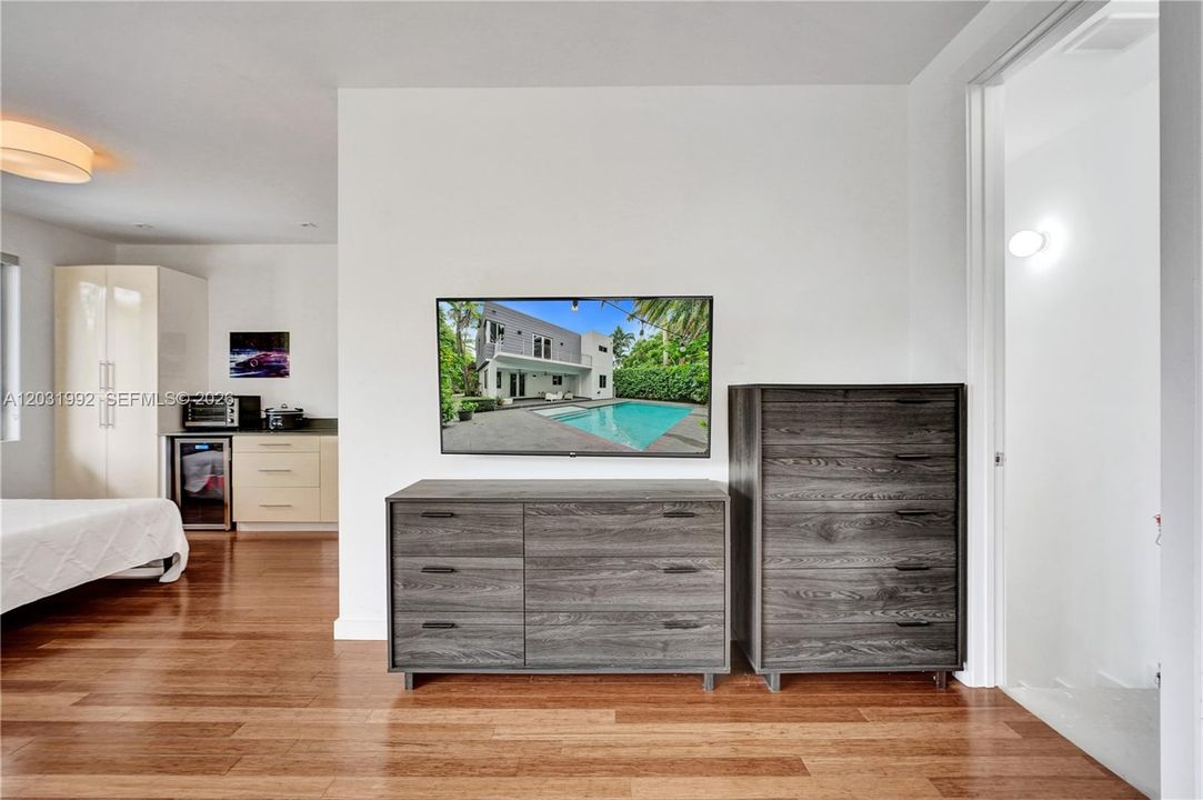 В аренду: $14,000 (5 спален, 4 ванн, 4269 Квадратных фут)