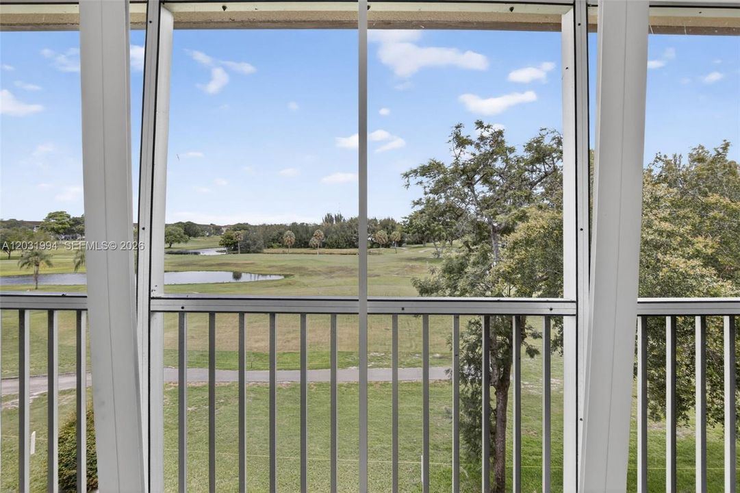 For Sale: $179,900 (2 beds, 2 baths, 1192 Square Feet)