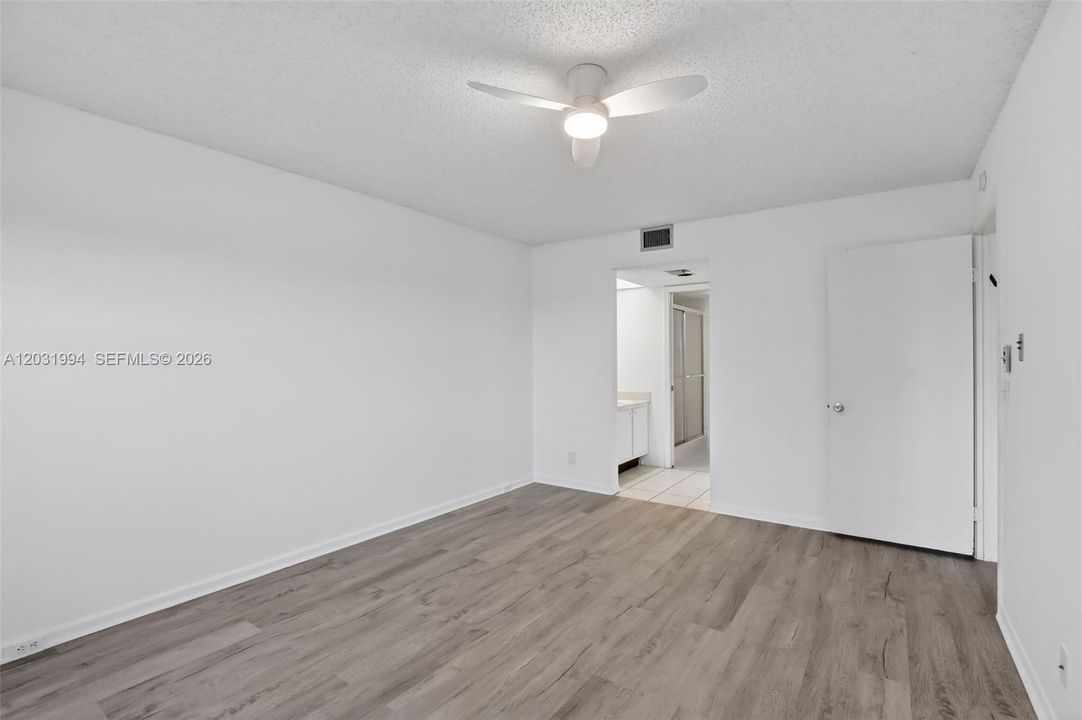 For Sale: $179,900 (2 beds, 2 baths, 1192 Square Feet)