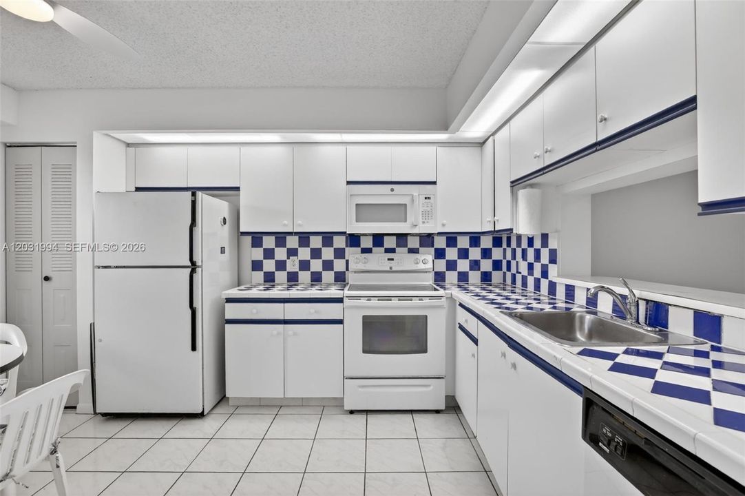 For Sale: $179,900 (2 beds, 2 baths, 1192 Square Feet)