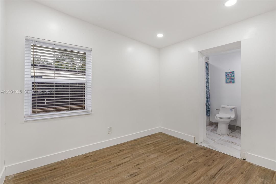 For Sale: $435,000 (4 beds, 2 baths, 810 Square Feet)