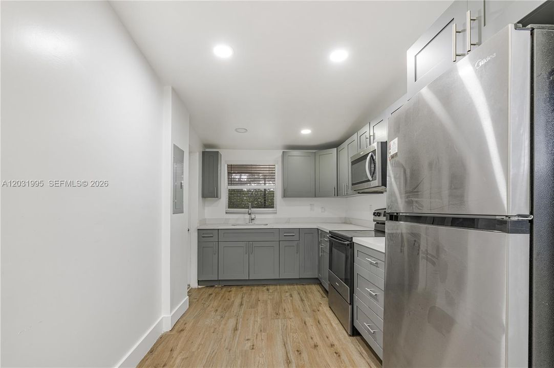 For Sale: $435,000 (4 beds, 2 baths, 810 Square Feet)