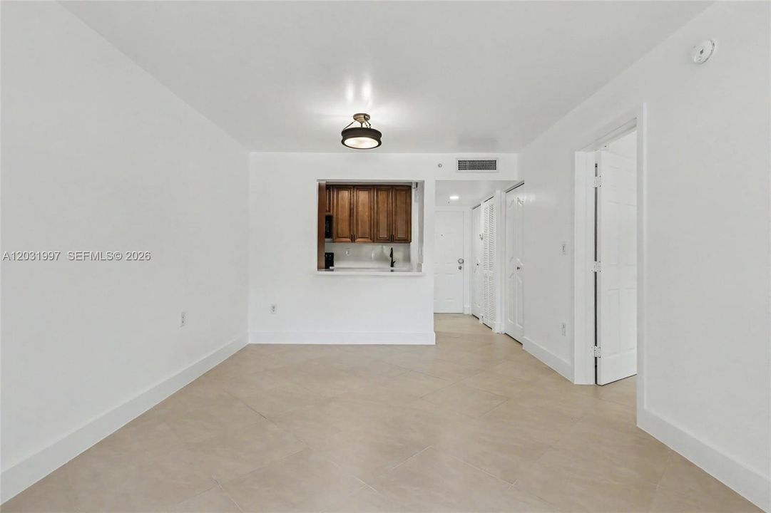 На продажу: $329,000 (1 спален, 1 ванн, 596 Квадратных фут)
