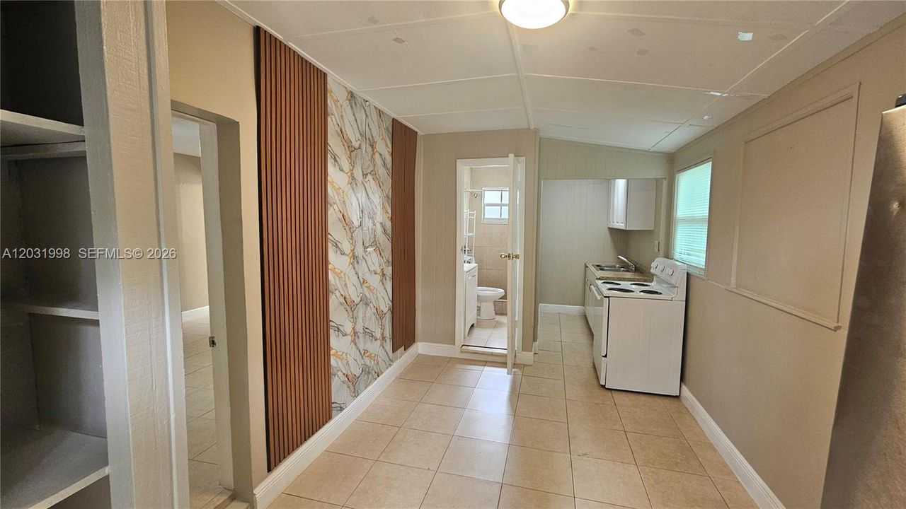 For Rent: $1,375 (1 beds, 1 baths, 550 Square Feet)