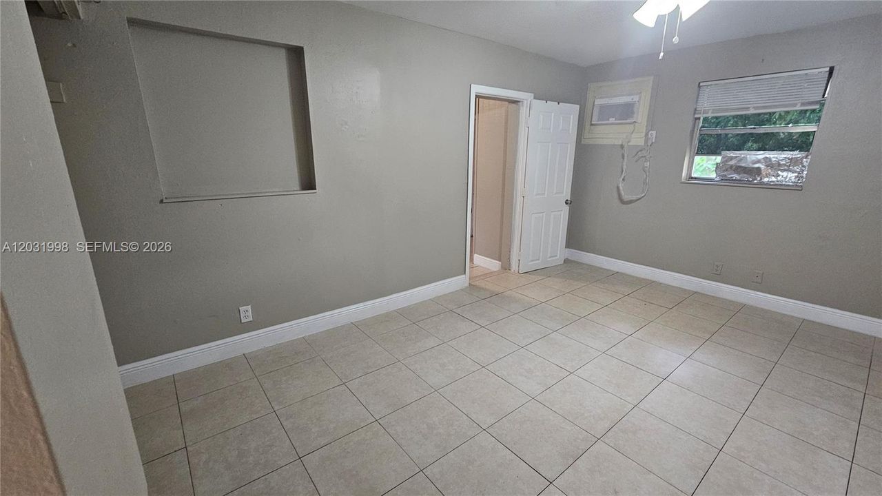 For Rent: $1,375 (1 beds, 1 baths, 550 Square Feet)