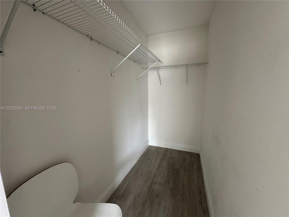 For Rent: $1,700 (2 beds, 1 baths, 840 Square Feet)