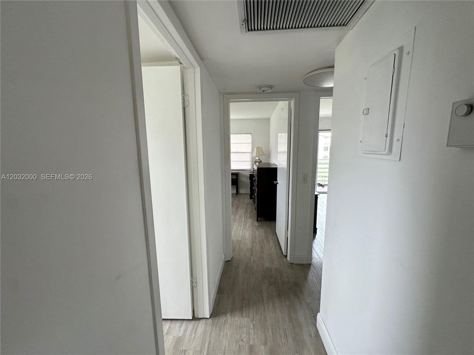 For Rent: $1,700 (2 beds, 1 baths, 840 Square Feet)