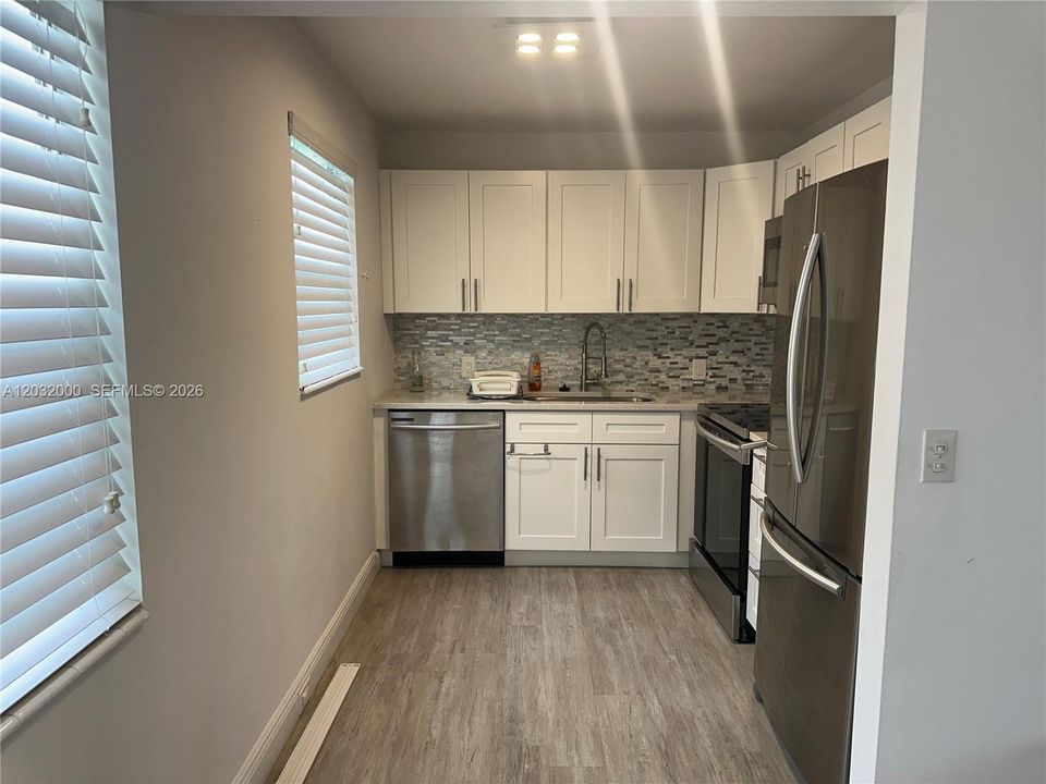 For Rent: $1,700 (2 beds, 1 baths, 840 Square Feet)
