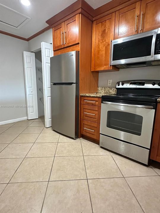 For Rent: $1,950 (2 beds, 2 baths, 970 Square Feet)