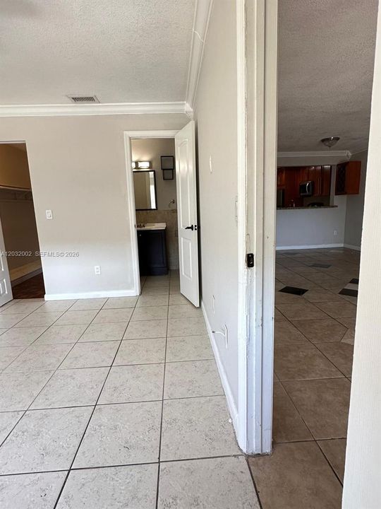 For Rent: $1,950 (2 beds, 2 baths, 970 Square Feet)