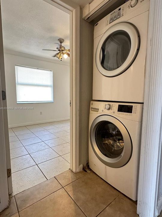 For Rent: $1,950 (2 beds, 2 baths, 970 Square Feet)