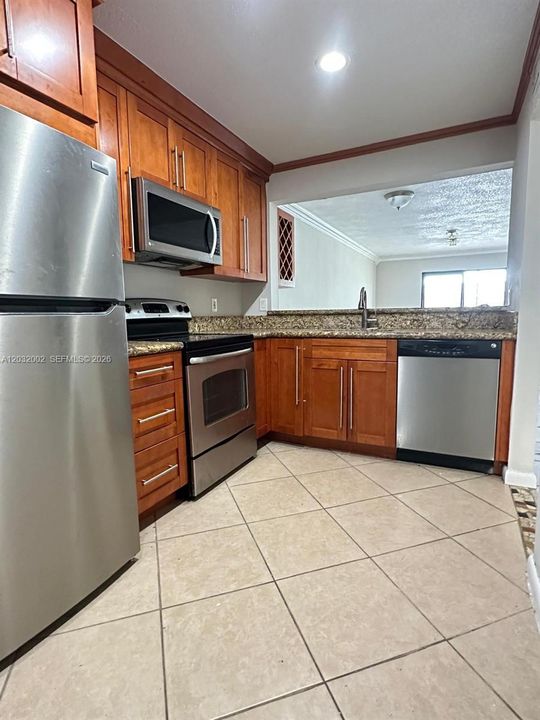 For Rent: $1,950 (2 beds, 2 baths, 970 Square Feet)